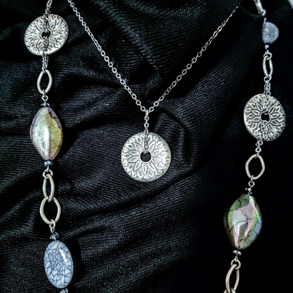 Premier Designs Marine two in one necklace. - Picture 2 of 9